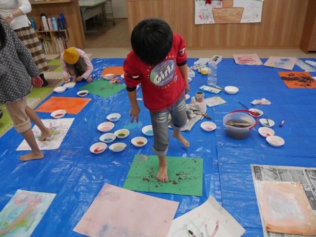 熊本市の放課後等デイサービス しまさきの森様にてライブペイント 就労移行支援事業所ココロの学校オルタナ